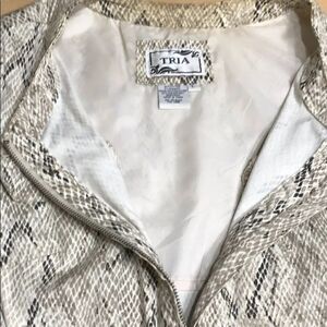 Used TRIA snake print pleated jacket.